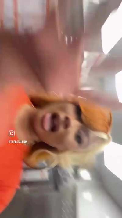 Meg greeting her new staff at Popeyes 🧡