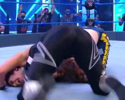 An accidental clapping 🍑👏🏼🍑👏🏼🍑