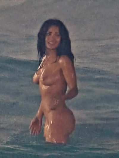 Salma Hayek deserves to be the subreddit's pfp