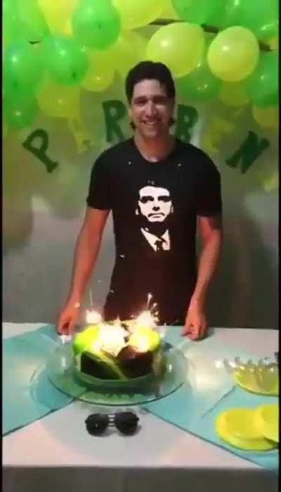 Enquanto alguns fazem aniversário com tema de mucalol. Eu faço o meu assim 🔫🔫🔫🔫🔫🔫🔫💥💥💥💥💥💥💚💚💚💚💚💚💚💚💚🇧🇷🇧🇷🇧🇷🇧🇷🇧🇷🇧🇷🇧🇷: