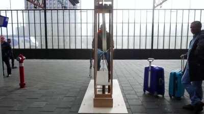 George Barratt-Jones invented Cyclo Knitter that can Knit a Scarf while waiting the train.