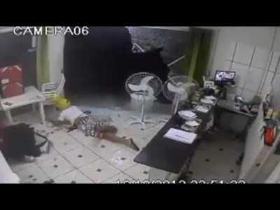 [Brazil] Tactical Force arrives at the time of the robbery (NSFW)