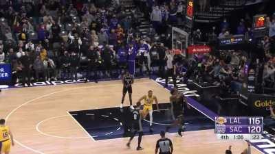 [Highlight] Westbrook pulls the triple down 4 with 1 minutes left after LeBron and Reaves got the Lakers back into the game