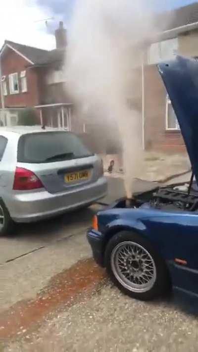 Â¡Â¡Esto no se hace!! (Y ve a cambiar tu bomba del agua)