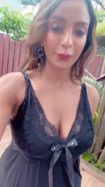 Pallavi Debnath Cleavage