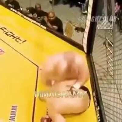 HMF While this morbidly obese american kicks the living sh*t outta the Russian giant