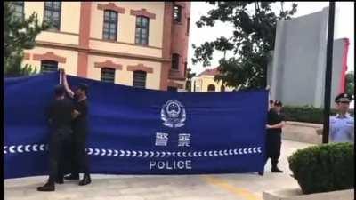 This is how Chinese police crack down on people's demonstrations