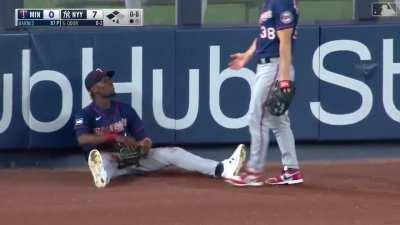 [Highlight] Voit adds another run with a ground rule double to make it a lucky seven through 4 vs Minnesota