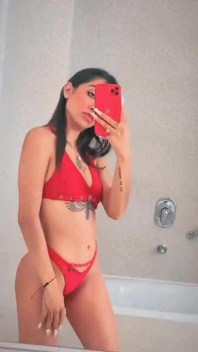 Que ganas de romperle toda esa colita que hermosa