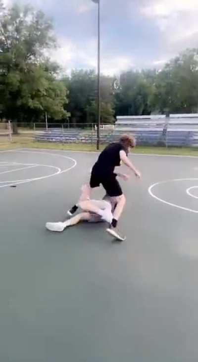 My friend knocks out guy who stole $300 from his little brother.