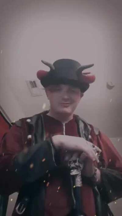 This dude is totally an admin for Discord dating server.