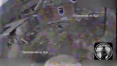FPV drone strikes near squad of dispersing UA soldiers. Follow up drones strike the home they take cover in.