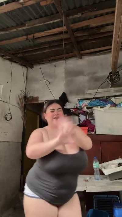 Love her booty (IG @mnl_lbn17)