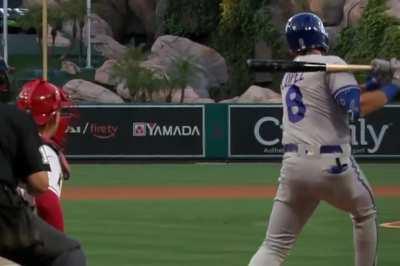 [Highlight] Ohtani lets a ball get past him so Neto can turn a double play