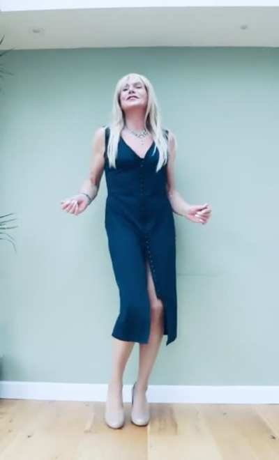 [50] Simple outfit which makes me dance 💃(badly) as if nobody’s watching. 🤭🫣