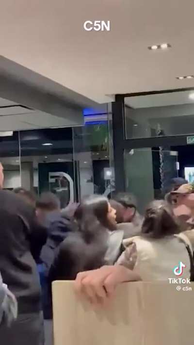 People fighting at a McDonald's in Argentina
