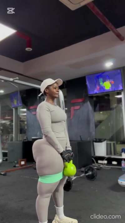 🏋️⚪🏋️⚪🍑🍑