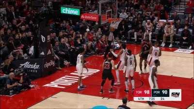 [Highlight] Fred VanVleet drives into the whole Blazers team, grabs his own offensive rebound and then flushes in a reverse layup before calmly walking off and declaring 
