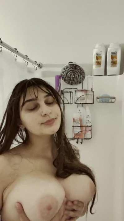 🥴 I wouldn't mind you tonguing them