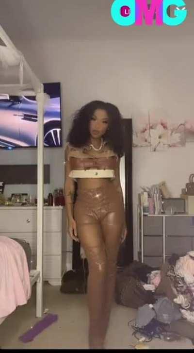 You gotta see her nipples fallen and pattt assss👅👌👅