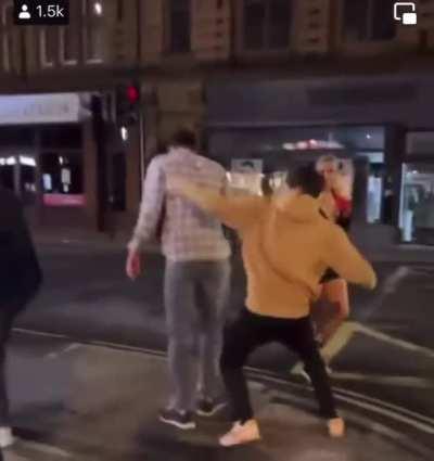 I’ll try and sucker punch this guy from behind, WCGW?