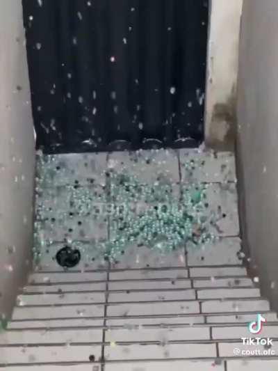 Que legal tutorial de ficar surdo