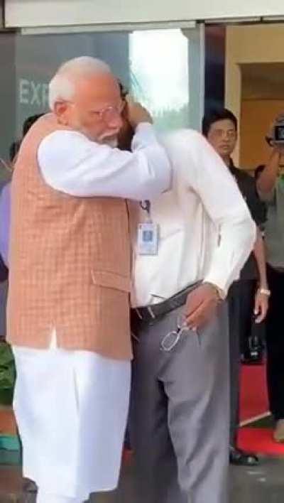 i know it's a old one... But I proudly say... Haan main Andhbhakt hun...