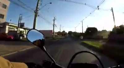 Brazilian policeman runs a motorcycle to save a baby
