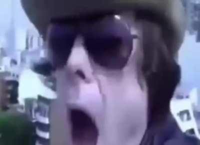 El que no salio en el video del moai: