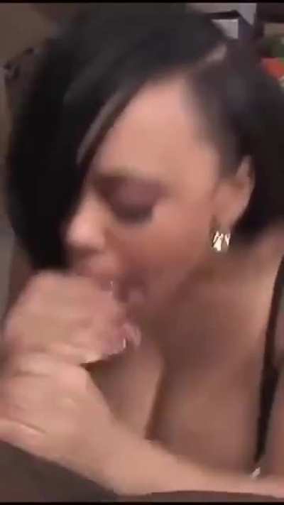 Gah dam auntie got sum nice tits