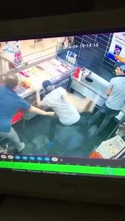 Bu videoya birçok edit yapılmıştı hiçbirini bulamadım ama ana malzemeyi kurtardım.