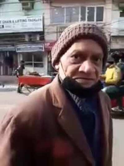 Frustrated Old men cursing kejriwal with bad words over pending pension