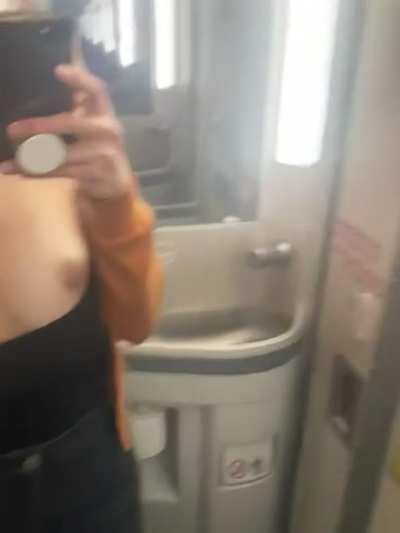 Undressing on the ✈️