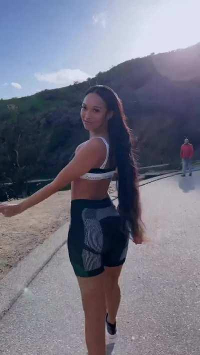 Hikes w/ Edwina ð