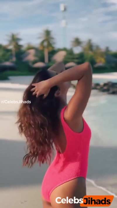 Pooja Hedge pinky Bikini ❤️🥵