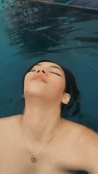 i get horny in the pool too often.. it always ends like in this video haha, I think another girl saw me recording this video haha :)