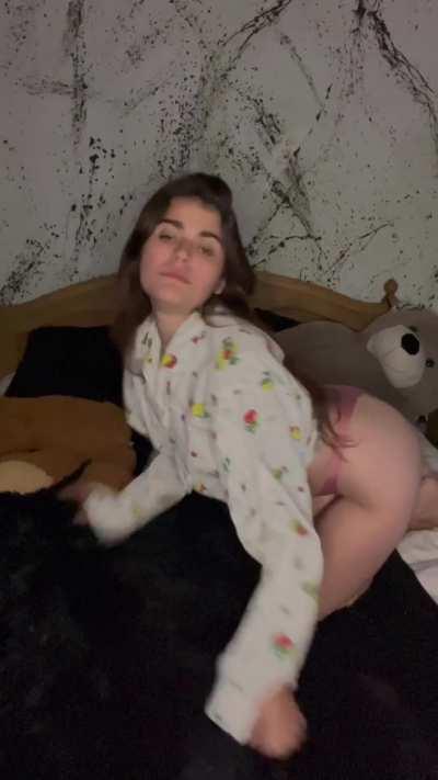 my teddy bear likes to look at my ass