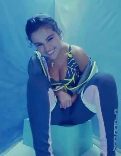  Perfect boobs smile moments selena gomez ....