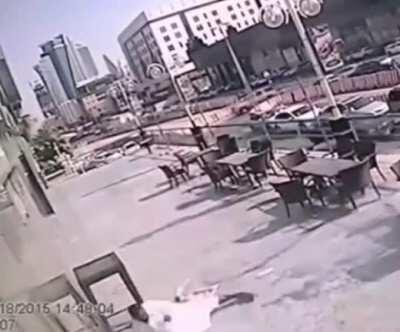Man almost killed by a sheet of falling glass