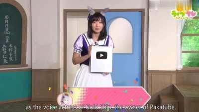 Gold Ship displayed the silver play button