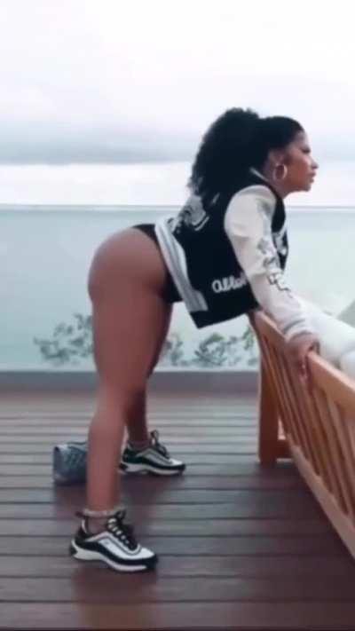 Nicki's wide meaty hips trigger me so hard 