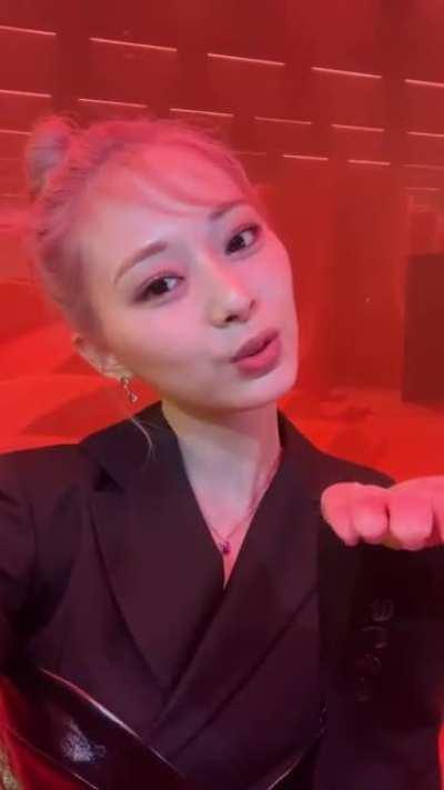 220830 TWICEtagram Update - 🦌Talk that Talk L-O-V-E💕 (Tzuyu)