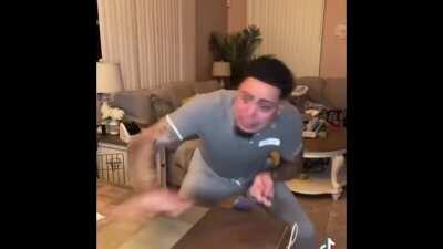 This is how some of y’all baggers that bag for the faster cashiers look 😂😂😂