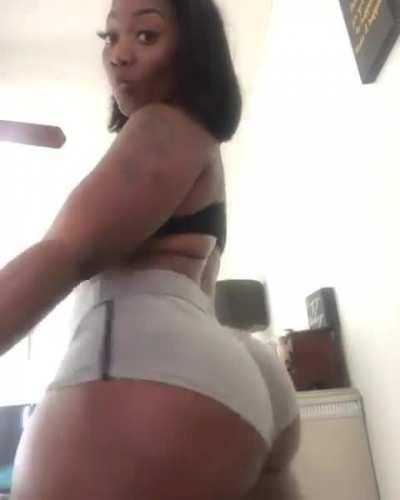 Regan Twerking that azz