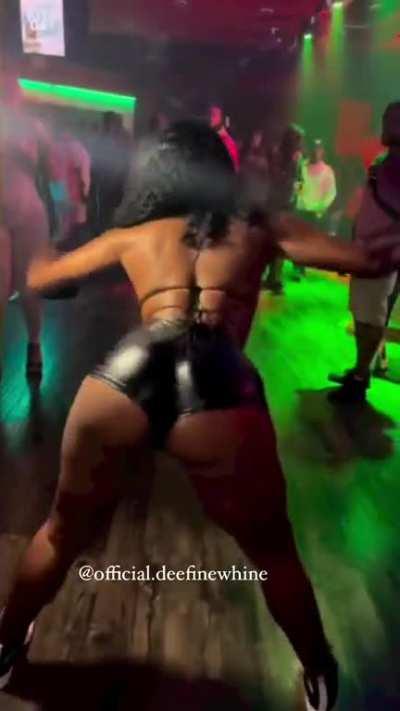 ð¥ð¥ (@official.deefinewhine) 