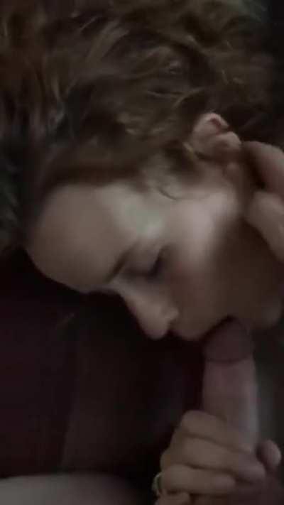 Amateur college slut with amazing eyes gives great head
