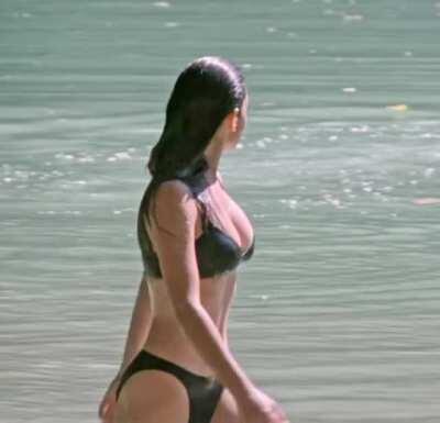 Jennifer Connelly's Plot In Hot Spot