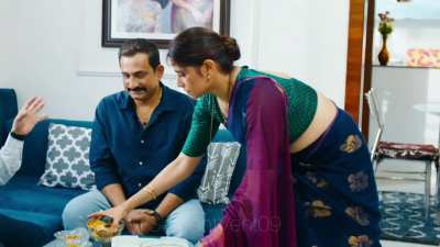 Sai Tamhankar hot in saree & cleavage