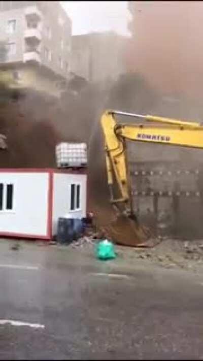 (JULY 2018) Istanbul retaining wall collapse