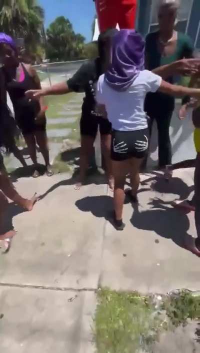 Girls Fight - Then Girl Fights The One That Jumped In